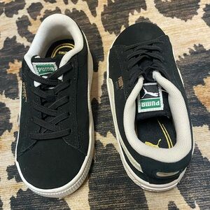 Suede Classic XXI
Kid size 9. 
Very good